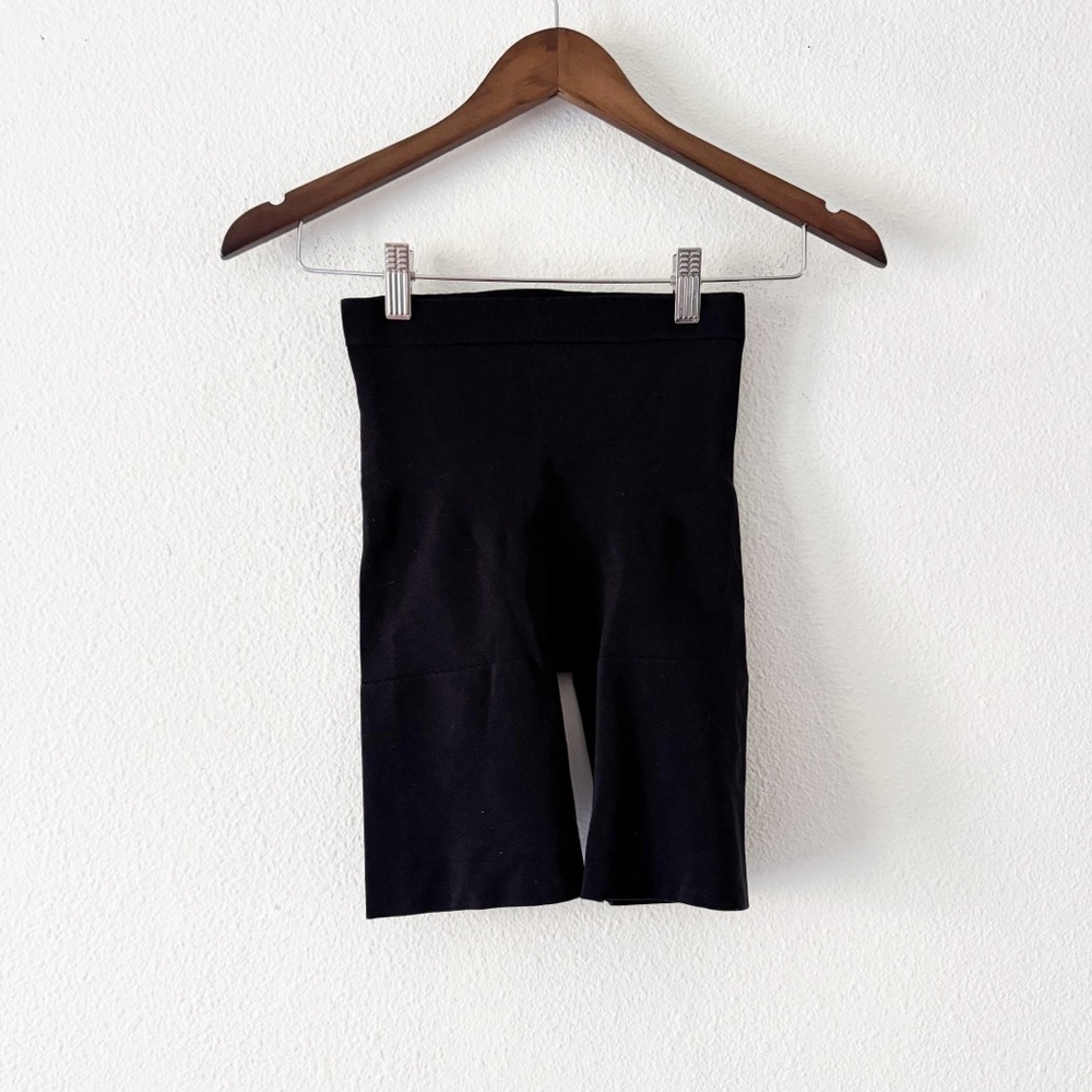 Spanx Mid Thigh Shaper Support Shorts Medium Black Classic Minimalist Lingerie - Picture 2 of 7